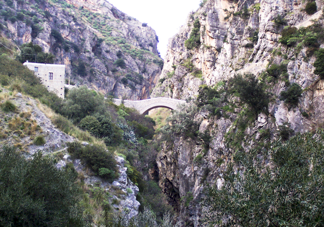 Il ponte del diavolo a Civita